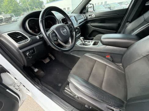 Used 2019 Jeep Grand Cherokee Altitude AWD/4WD image 18