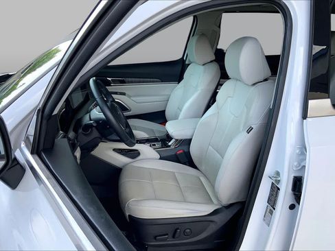 Used 2023 Kia Telluride EX w/ EX Captain's Chair Package FWD image 8