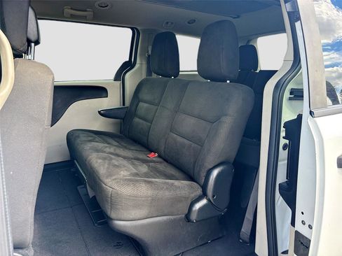 Used 2019 Dodge Grand Caravan SE FWD image 23