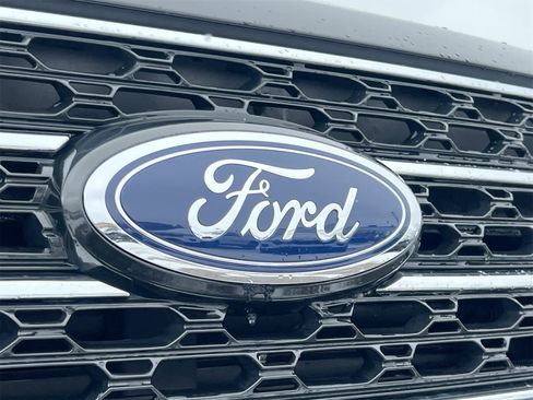 Used 2023 Ford Explorer XLT w/ Equipment Group 202A image 13