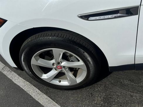 Used 2019 Jaguar F-PACE image 14