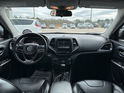 Used 2019 Jeep Cherokee Latitude Plus image 34