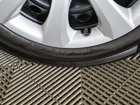 Used 2025 Toyota Corolla LE FWD image 18