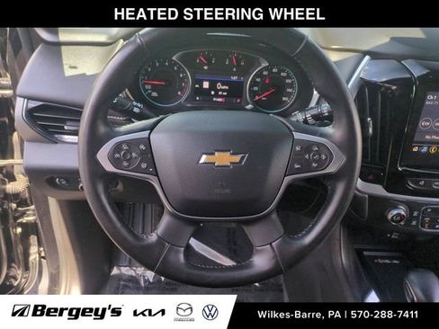 Used 2022 Chevrolet Traverse LT w/ LT Premium Package AWD/4WD image 16