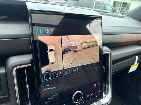New 2026 GMC Yukon Denali w/ Sun & Power Step Package AWD/4WD image 17