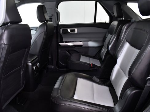 Used 2022 Ford Explorer XLT w/ Equipment Group 202A image 16