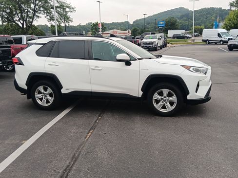 Used 2020 Toyota RAV4 XLE w/ Convenience Package AWD/4WD image 2