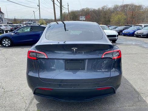 Used 2024 Tesla Model Y Long Range AWD/4WD image 4
