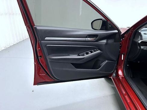 Certified 2024 Nissan Altima 2.5 SR w/ SR Premium Package AWD/4WD image 9