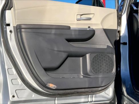 Used 2024 Toyota Sienna XLE image 22