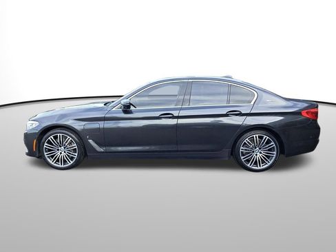 Used 2019 BMW 530e w/ Premium Package image 2