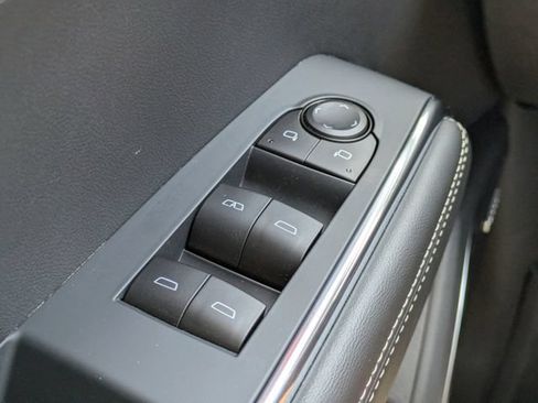Used 2026 GMC Acadia Elevation w/ Elevation Premium Package FWD image 27