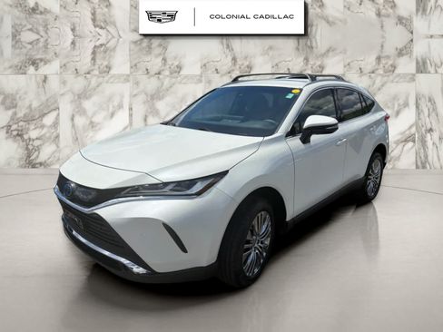 Used 2022 Toyota Venza XLE AWD/4WD image 1
