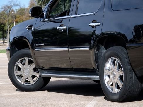 Used 2007 Cadillac Escalade 2WD w/ Information Package image 21