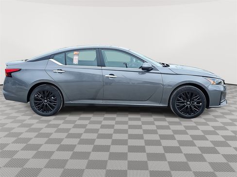 Used 2025 Nissan Altima 2.5 SV w/ SV Special Edition Package image 4