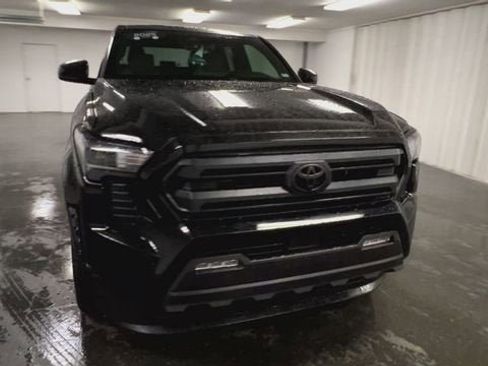 Used 2025 Toyota Tacoma SR5 image 3