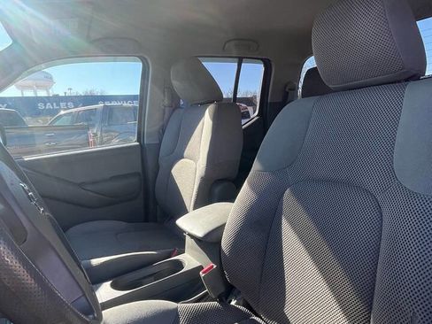 Used 2011 Nissan Frontier SV image 16