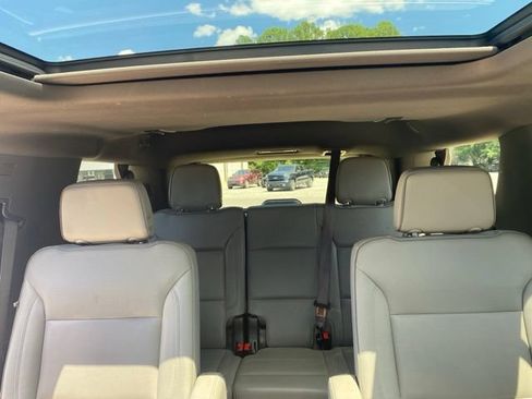 Used 2021 GMC Yukon SLT w/ SLT Premium Package RWD image 11