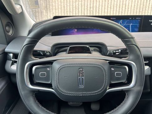 Certified 2025 Lincoln Navigator L Reserve AWD/4WD image 33