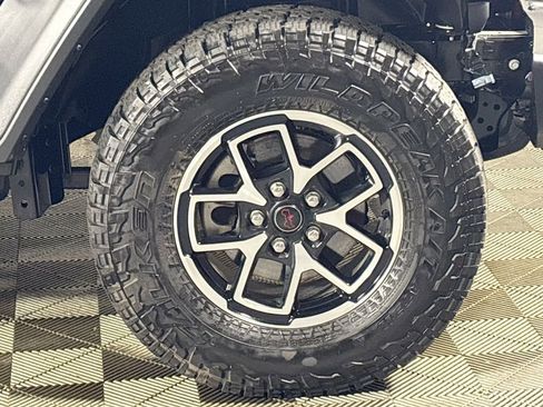Used 2024 Jeep Gladiator Rubicon w/ Technology Group image 23