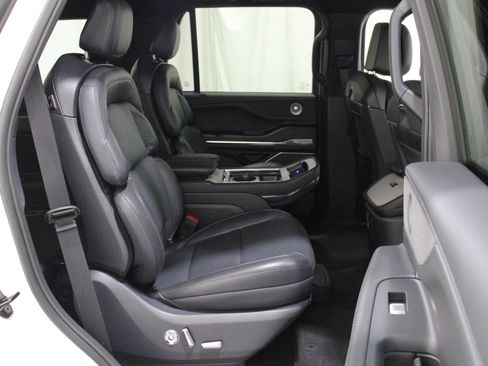 Used 2025 Lincoln Navigator Reserve w/ Jet Appearance Package AWD/4WD image 30