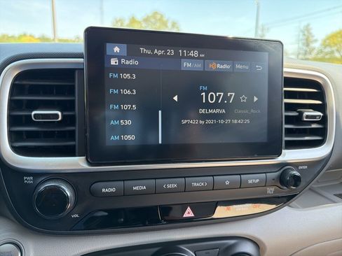 Used 2025 Hyundai Venue SEL FWD image 10