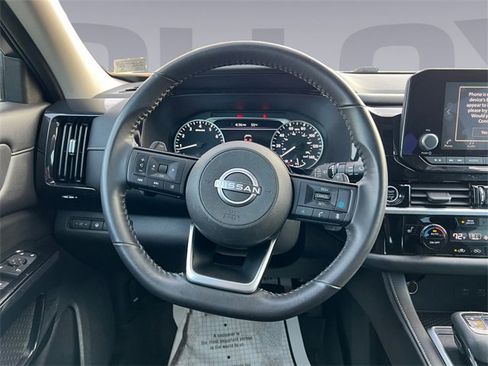 Used 2022 Nissan Pathfinder SV w/ SV Premium Package image 13