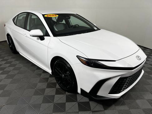 Used 2026 Toyota Camry SE w/ Convenience Package FWD image 3