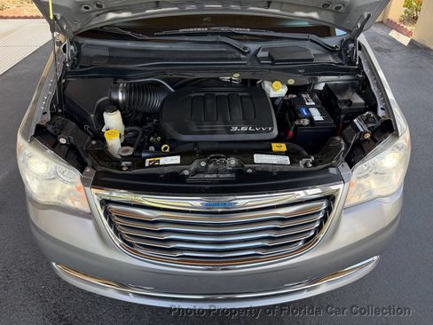 Used 2013 Chrysler Town & Country Limited w/ Luxury Group FWD image 79