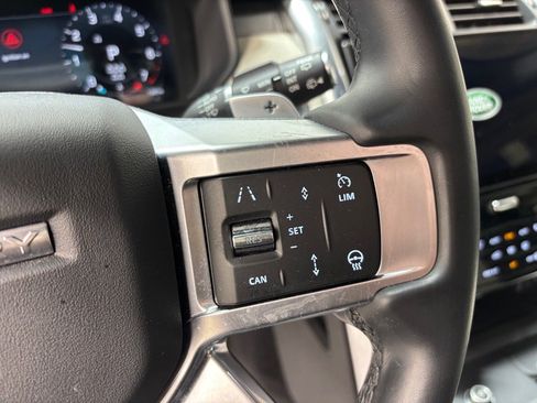 Used 2023 Land Rover Discovery S R-Dynamic image 19