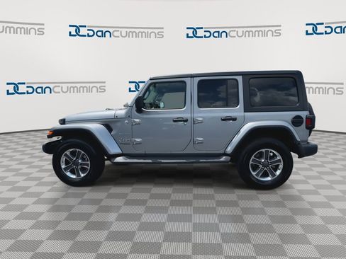 Used 2019 Jeep Wrangler Unlimited Sahara AWD/4WD image 6