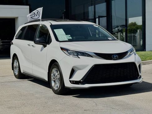 Used 2023 Toyota Sienna XSE AWD/4WD image 8