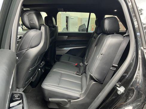 Used 2026 Cadillac Vistiq Luxury AWD/4WD image 23