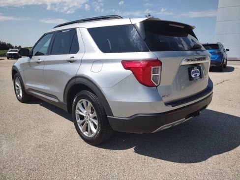 Used 2021 Ford Explorer XLT w/ Equipment Group 202A AWD/4WD image 3