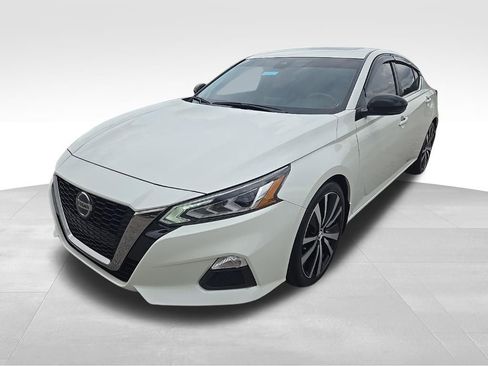 Used 2020 Nissan Altima 2.5 SR w/ Premium Package FWD image 9