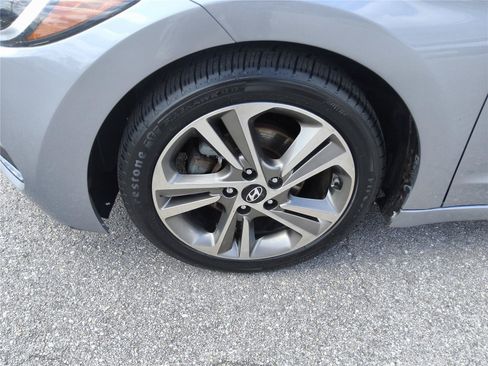 Used 2017 Hyundai Elantra Limited w/ Limited Tech Package 04 FWD image 9