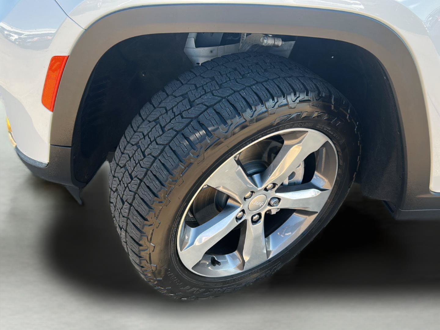 Used 2021 Jeep Grand Cherokee L Limited AWD/4WD image 32