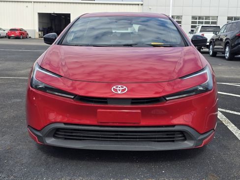Used 2025 Toyota Prius LE FWD image 2