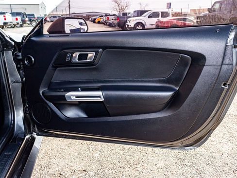 Used 2018 Ford Mustang Coupe image 17