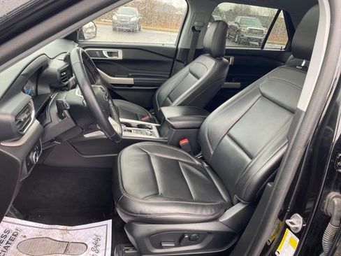 Used 2023 Ford Explorer XLT image 14