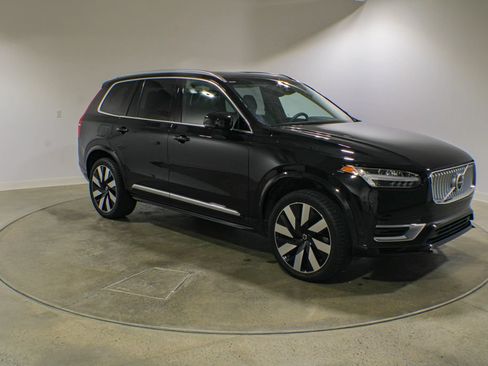 Used 2025 Volvo XC90 T8 Plus w/ Protection Package AWD/4WD image 7