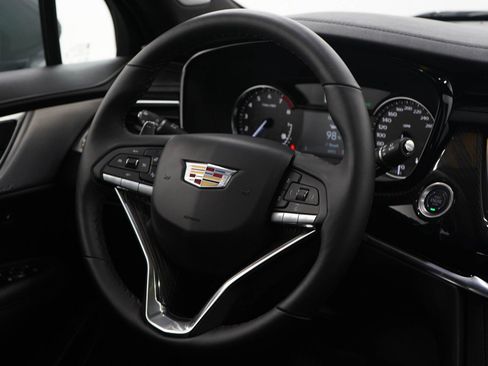 Used 2025 Cadillac XT6 Sport image 14