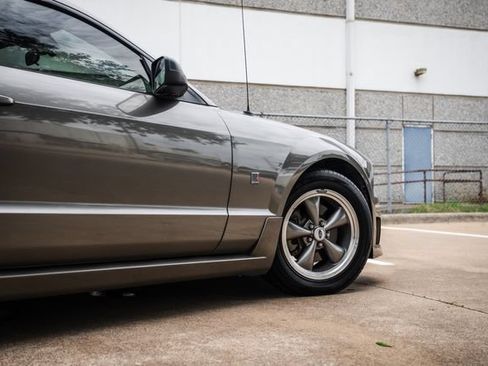 Used 2005 Ford Mustang GT Premium RWD image 28