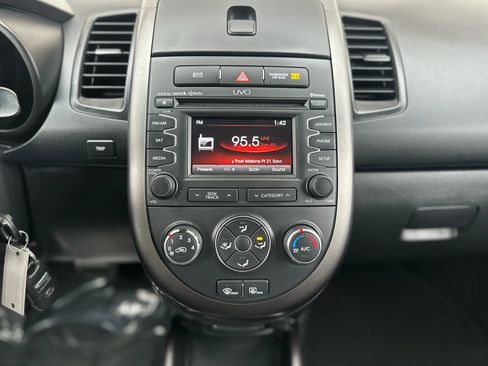 Used 2013 Kia Soul + w/ Audio Pkg image 17
