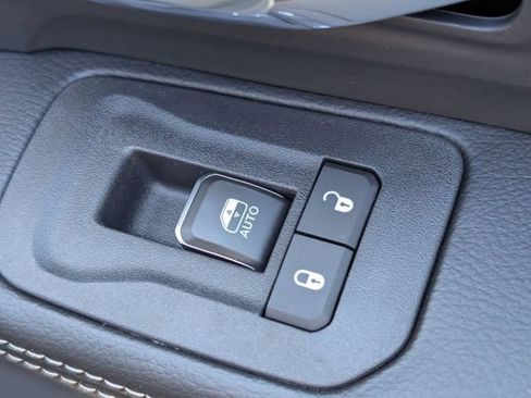 New 2026 RAM 3500 Laramie AWD/4WD image 32