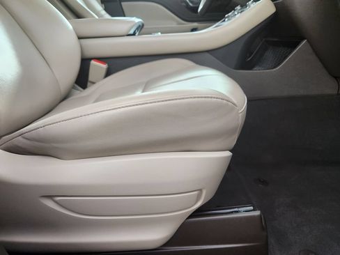 Used 2023 Lincoln Aviator AWD w/ Premium Package image 15