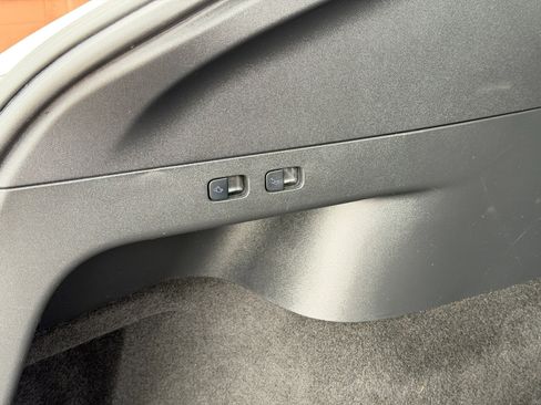 Used 2022 Tesla Model Y Long Range image 33