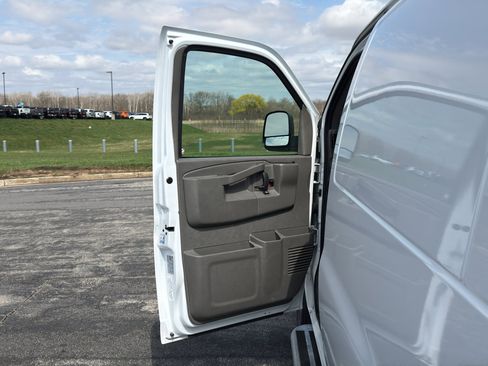 Used 2024 Chevrolet Express 2500 w/ Driver Convenience Package RWD image 12