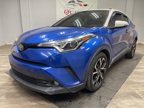 Used 2018 Toyota C-HR XLE FWD image 2
