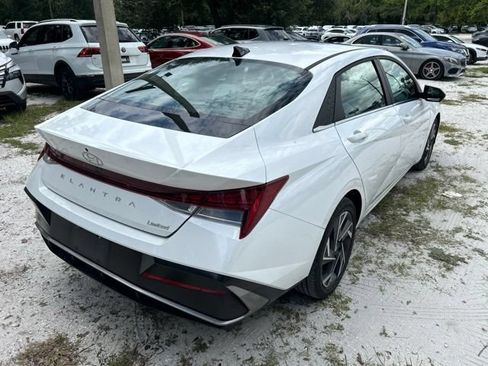 Used 2025 Hyundai Elantra Limited FWD image 4